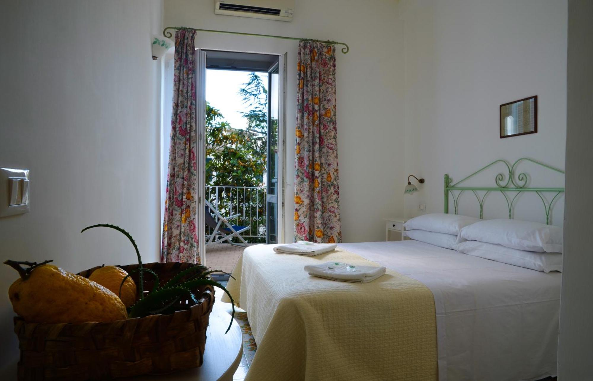 Hotel Europa Ischia Bagian luar foto